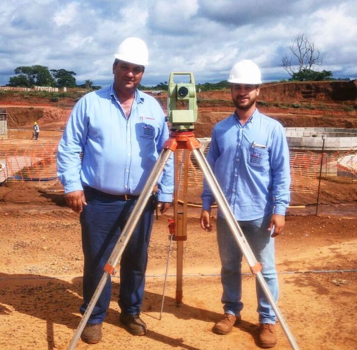 Equipe R&S Topografia em campo — Evandro e João Vitor Rauta